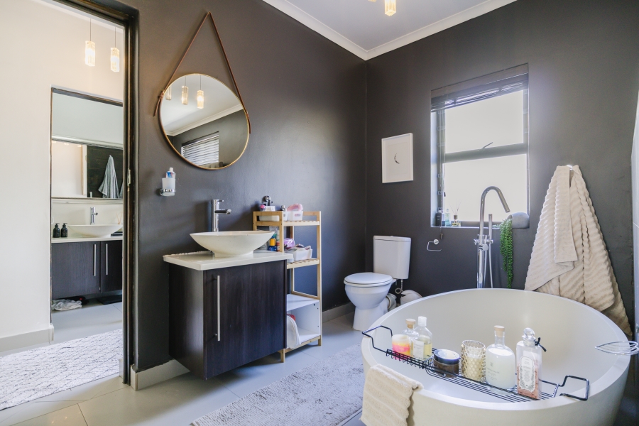 6 Bedroom Property for Sale in Vredehoek Western Cape